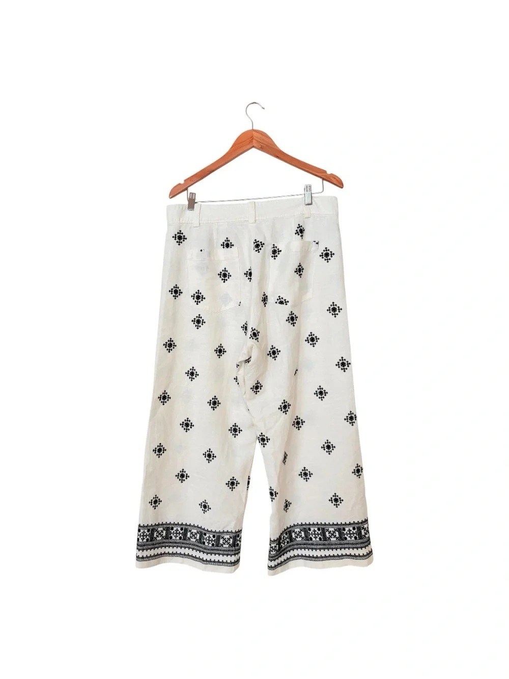 Zara  Off-White High-Rise Black Embroidered Hem Wide-Leg Pockets Stylish Pants X